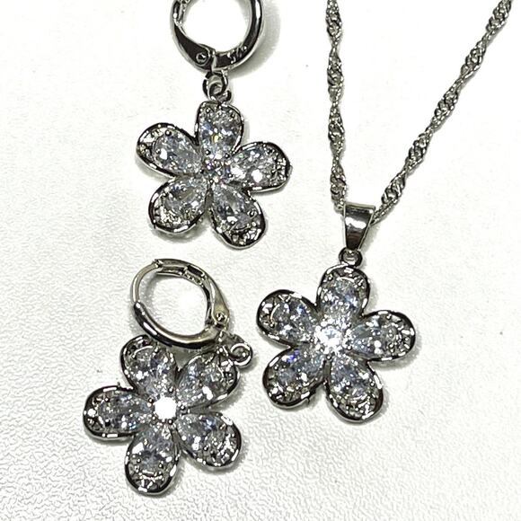 NEW Necklace & Earring Flower Jewelry Set 925 Sterling Silver CZ AU26 - Picture 2 of 5